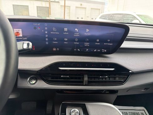 Used 2025 Buick Enclave Preferred FWD image 24