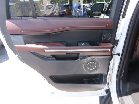 Used 2024 Ford Expedition Limited AWD/4WD image 19