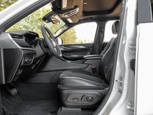 Used 2023 Jeep Grand Cherokee L Laredo image 42