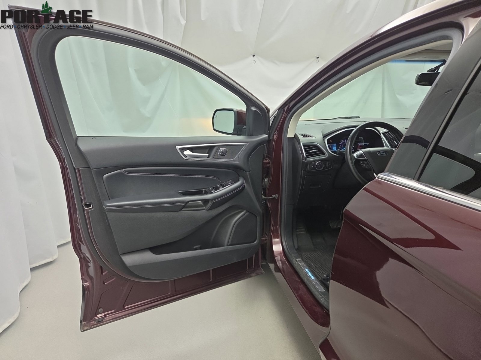 Used 2017 Ford Edge Titanium w/ Equipment Group 301A AWD/4WD image 14