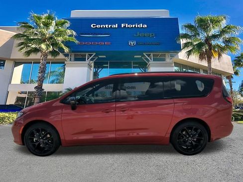 New 2026 Chrysler Pacifica Limited w/ S Appearance Package image 8