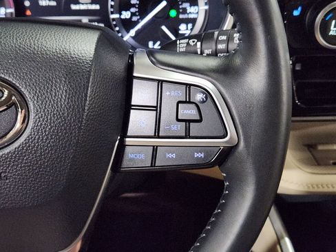 Used 2021 Toyota Highlander XLE FWD image 50
