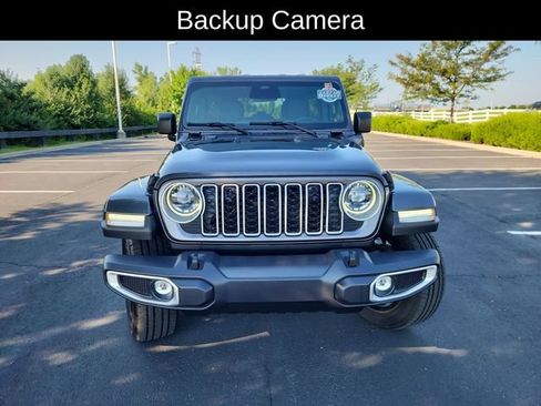 Used 2025 Jeep Wrangler Unlimited Sahara AWD/4WD image 2