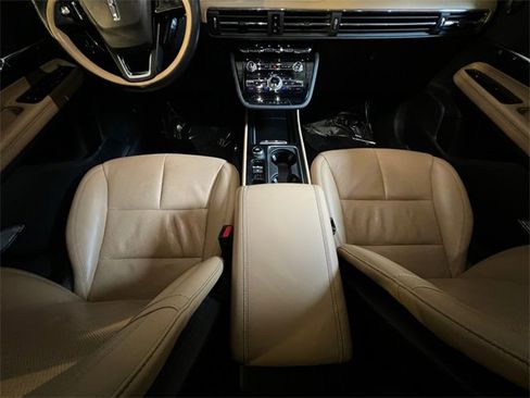Used 2021 Lincoln Corsair Reserve image 11
