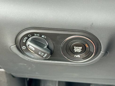 Used 2023 Maserati Levante GT AWD/4WD image 36