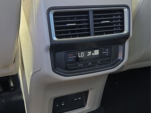 New 2026 Volkswagen Atlas SE FWD image 12