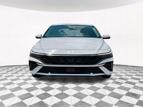 Used 2025 Hyundai Elantra Limited image 14