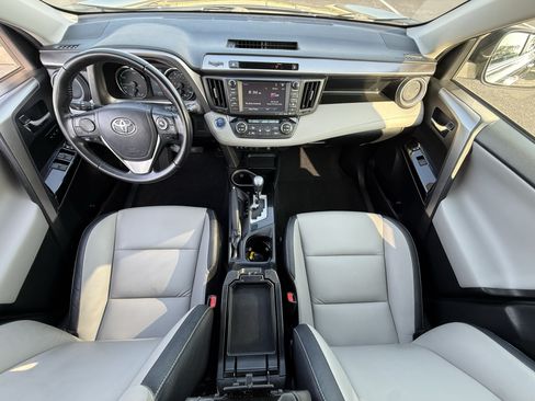 Used 2016 Toyota RAV4 Limited AWD/4WD image 4