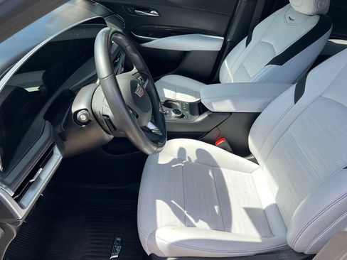 Used 2024 Cadillac XT4 Sport FWD image 16