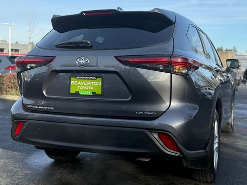 Used 2024 Toyota Highlander LE image 5