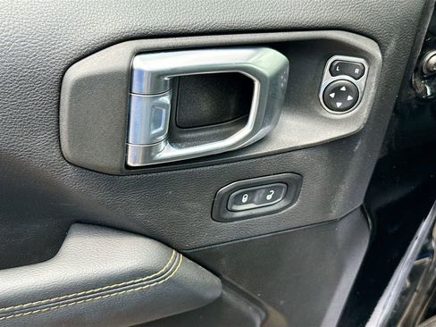 Used 2023 Jeep Wrangler Unlimited Sahara AWD/4WD image 19