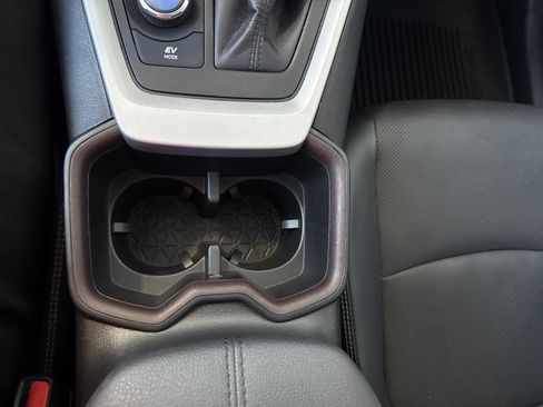 Used 2024 Toyota RAV4 Limited image 32