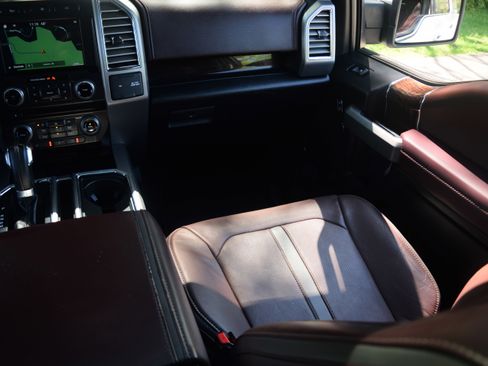 Used 2017 Ford F150 Platinum w/ Equipment Group 701A Luxury image 14