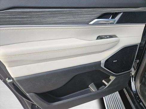 Used 2023 Jeep Wagoneer L Series III w/ Premium Group I image 12