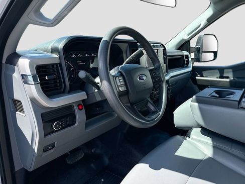 Used 2023 Ford F550 4x4 Regular Cab Super Duty image 10
