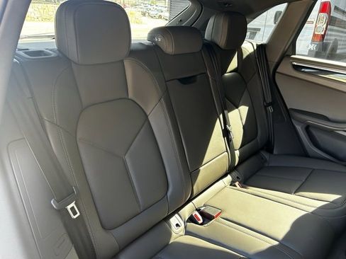Certified 2025 Porsche Macan image 25