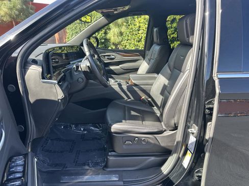 Used 2024 Cadillac Escalade ESV Luxury image 11