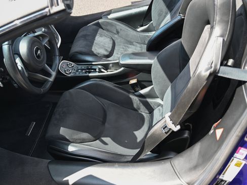 Used 2020 McLaren 600LT Spider RWD image 12
