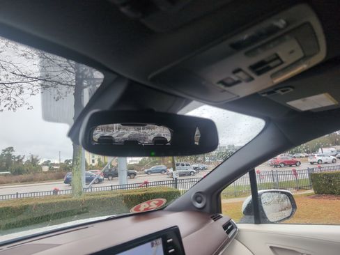 Certified 2024 Toyota Sienna Platinum image 27