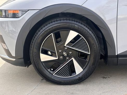 Certified 2025 Hyundai Ioniq 5 SE image 12