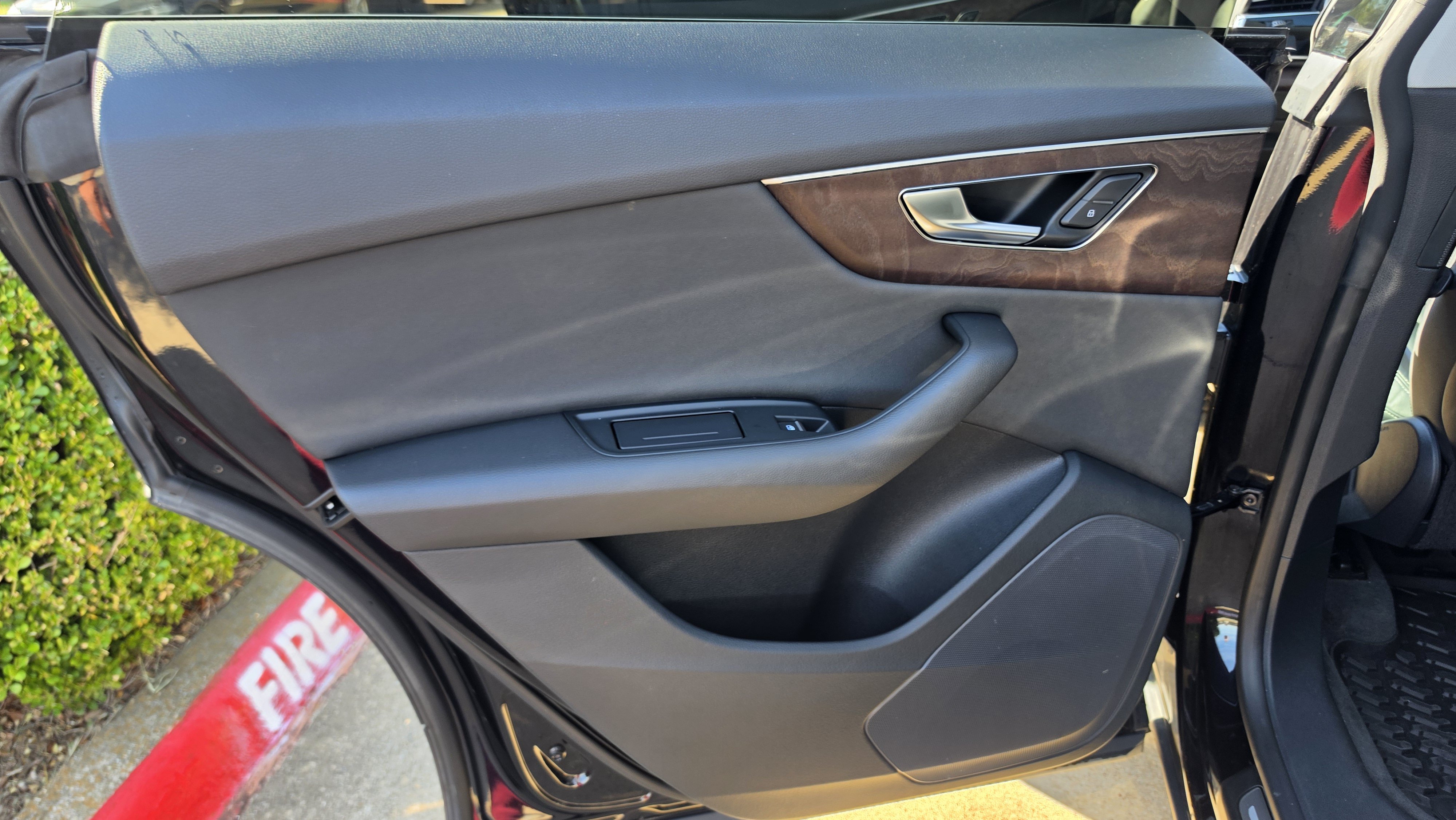 Used 2019 Audi Q8 Premium w/ Convenience Package AWD/4WD image 23