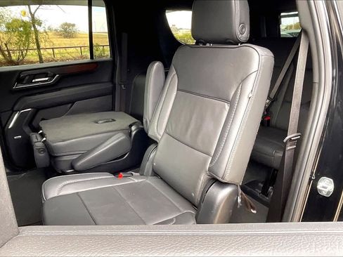 Used 2025 GMC Yukon XL Denali image 20