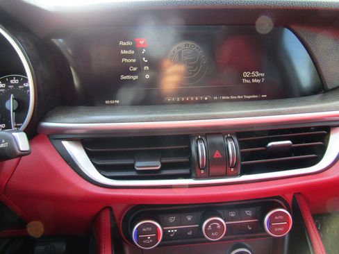 Used 2019 Alfa Romeo Stelvio Ti AWD/4WD image 25