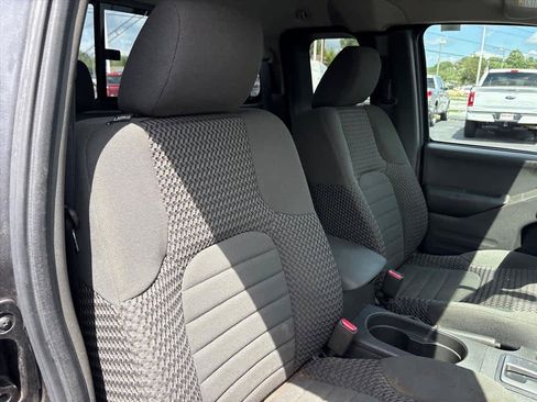 Used 2017 Nissan Frontier SV RWD image 6