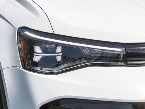 New 2026 Volkswagen Taos SE FWD image 4