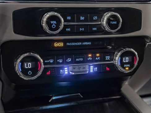 Used 2022 Ford F250 Lariat w/ Black Appearance Package AWD/4WD image 26