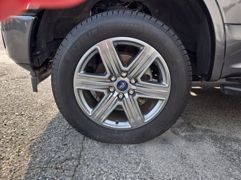 Used 2019 Ford F150 XLT w/ Equipment Group 302A Luxury AWD/4WD image 9