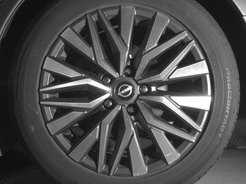 Used 2025 Nissan Altima 2.5 SV FWD image 14