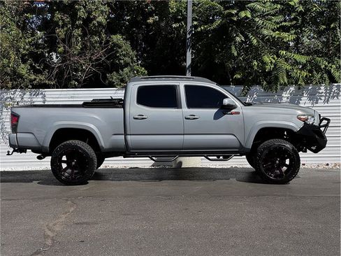 Used 2016 Toyota Tacoma TRD Off-Road w/ Towing Package AWD/4WD image 13