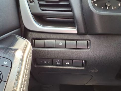 Used 2025 Nissan Rogue SV image 29