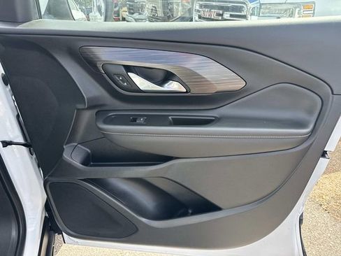 Used 2022 GMC Terrain SLE w/ Elevation Edition image 17