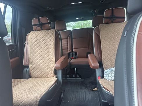 Used 2023 GMC Yukon XL Denali Ultimate AWD/4WD image 6