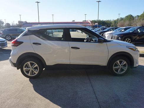 Used 2023 Nissan Kicks S image 20