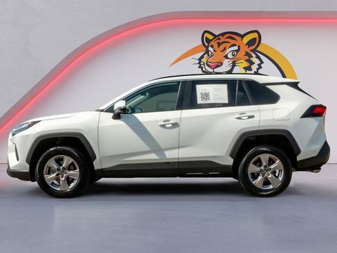 Used 2025 Toyota RAV4 XLE AWD/4WD image 9