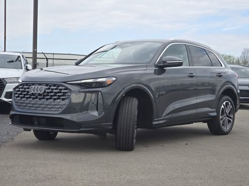 Certified 2025 Audi Q5 Premium w/ Convenience Package image 3