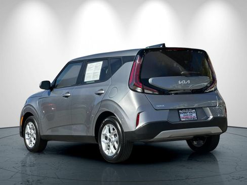 Used 2025 Kia Soul LX w/ LX Technology Package FWD image 6