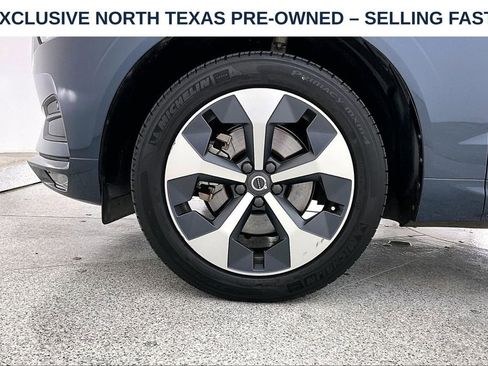 Used 2021 Volvo XC60 T5 Momentum w/ Premium Package FWD image 12