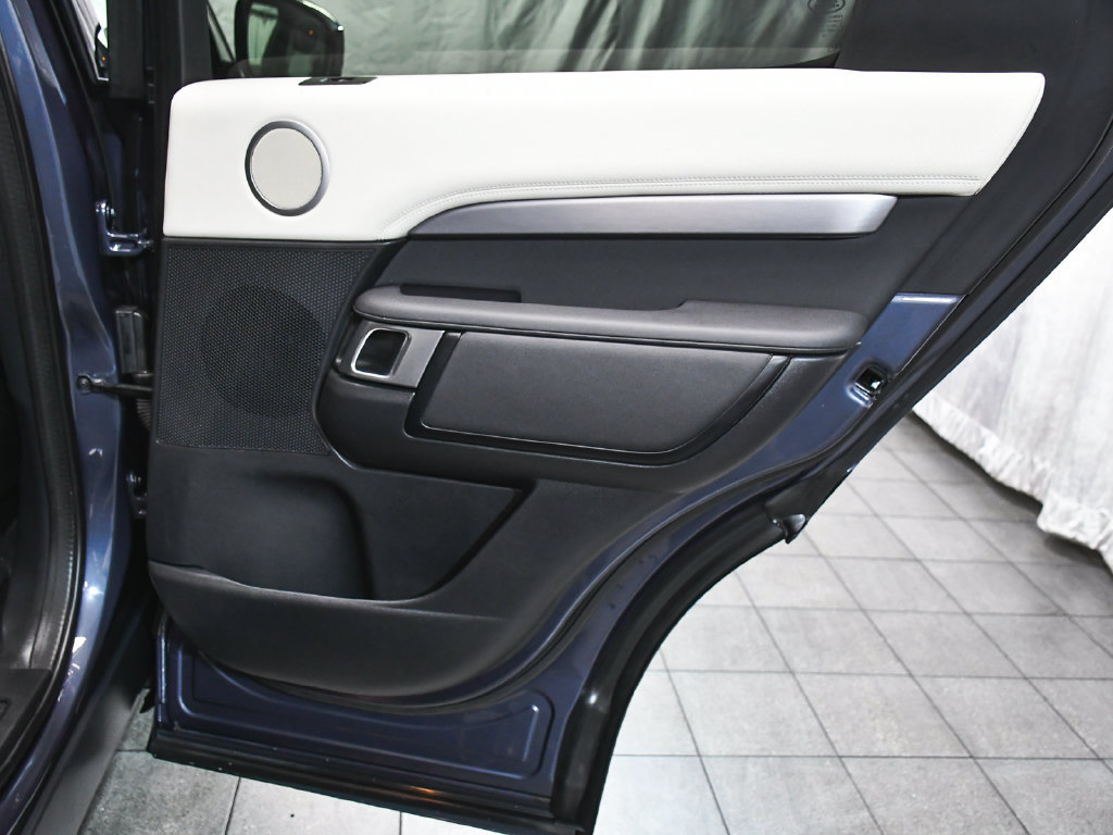 Used 2024 Land Rover Discovery Dynamic SE AWD/4WD image 13