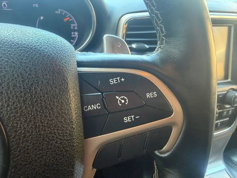 Used 2017 Jeep Grand Cherokee Overland AWD/4WD image 12