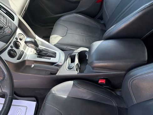 Used 2014 Ford Focus SE w/ Equipment Group 201A FWD image 12