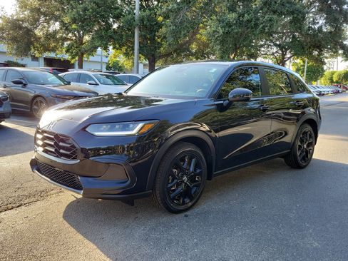 Certified 2025 Honda HR-V Sport image 3