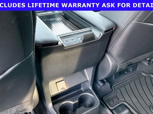 Used 2025 Toyota Sienna XSE w/ XSE Plus Package FWD image 29