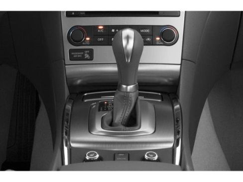 Used 2015 INFINITI Q40 w/ Moonroof Package RWD image 13