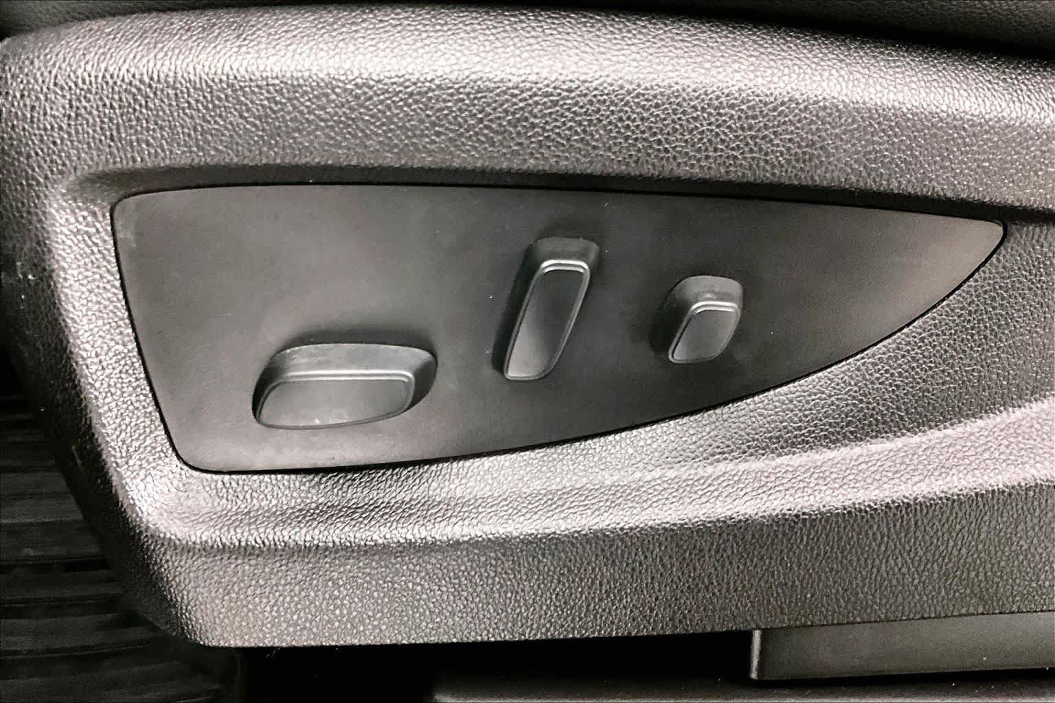 Used 2017 Chevrolet Tahoe Premier AWD/4WD image 29