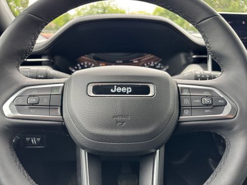Used 2025 Jeep Compass Limited AWD/4WD image 29