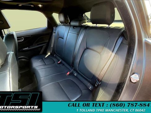 Used 2018 Jaguar F-PACE Premium image 26